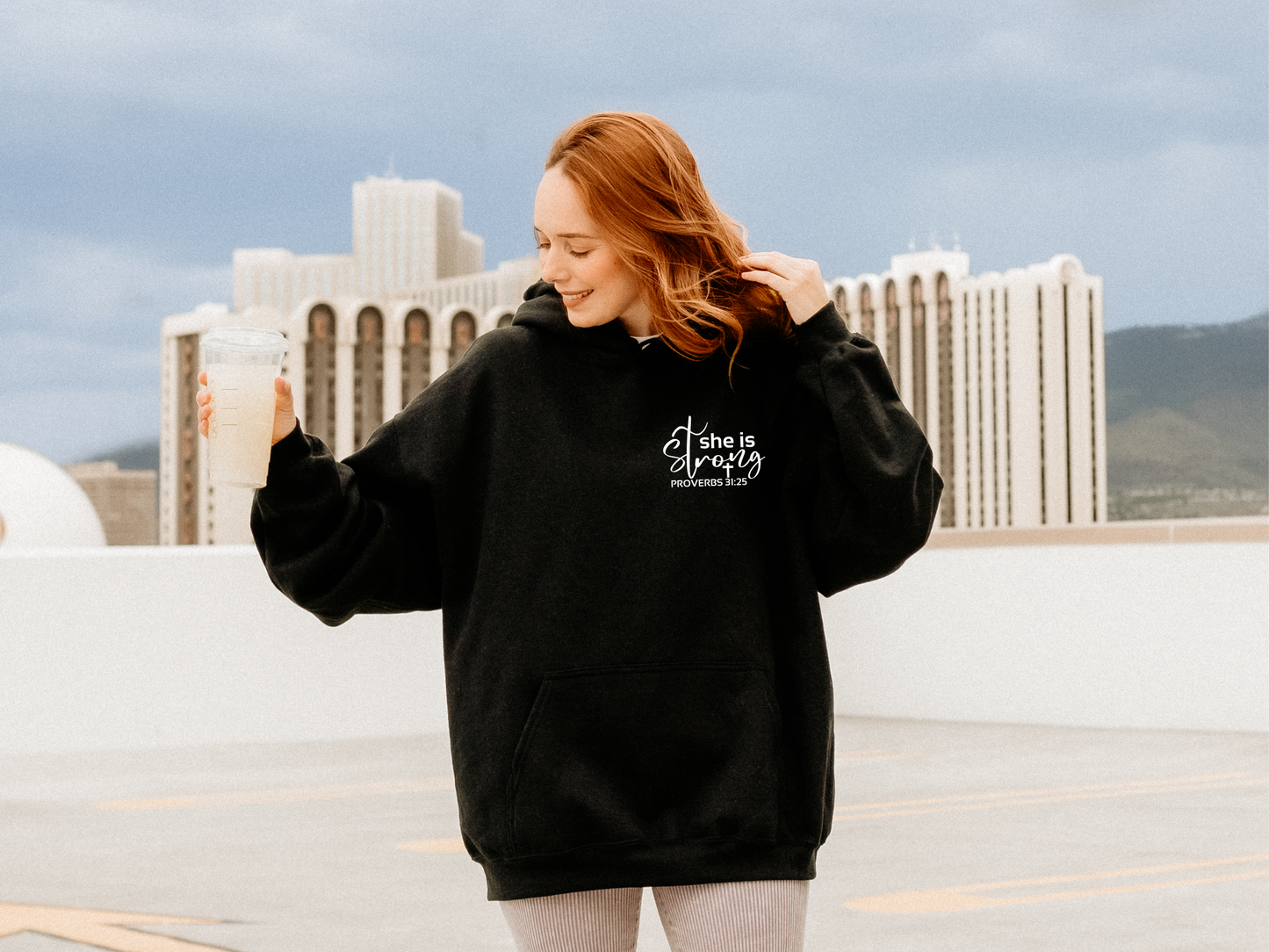 Sudaderas con Capucha - She is Strong
