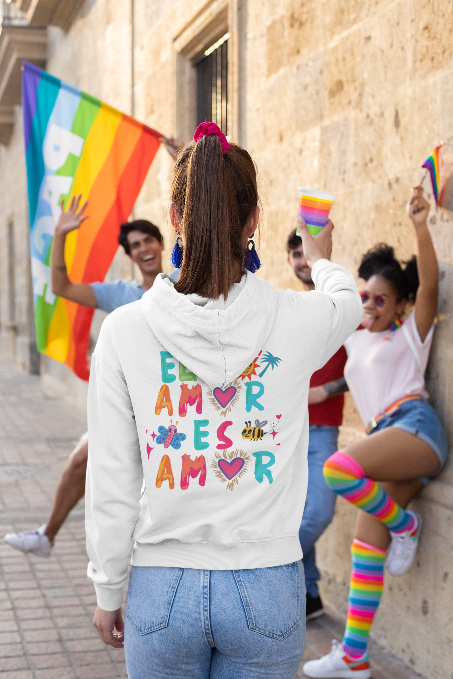 Sudadera con capucha “El Amor es Amor” 🌈